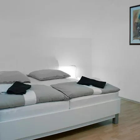 여관 Restaurant Trocadero